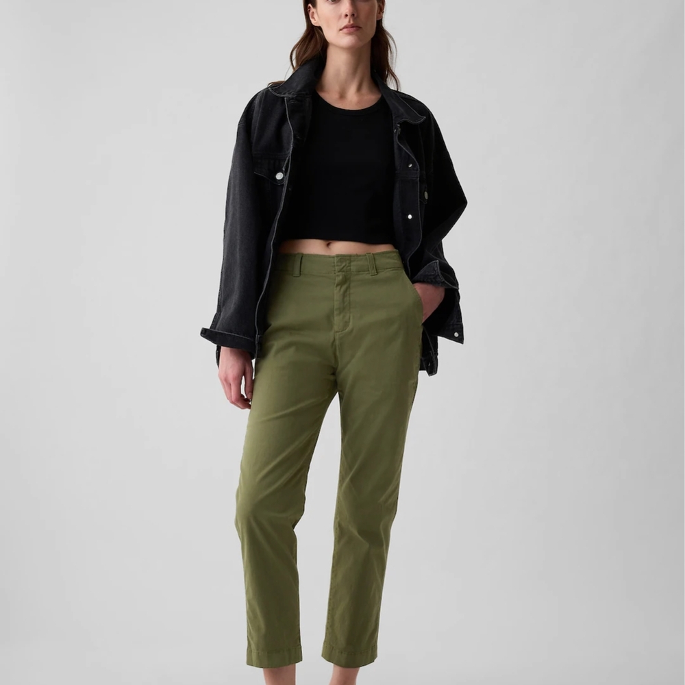 GAP Green Cropped Khaki Pants